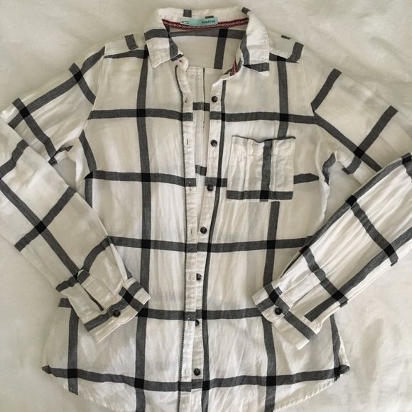 Maurices Black & White Plaid Button Down Shirt - Picture 2 of 3